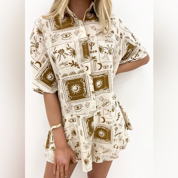 REVOLVE Pants - NWT By Frankie Taco and Lime print short set. Size Medium